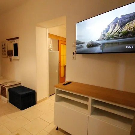 Corina In Melk! Zentrumnah! Melk