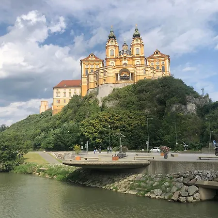 Melk- Wachau 5 Mit Balkons Mit Bis 3 Zimmern Und Bis 6 Personen Melk