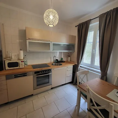 Corina In Melk! Zentrumnah!