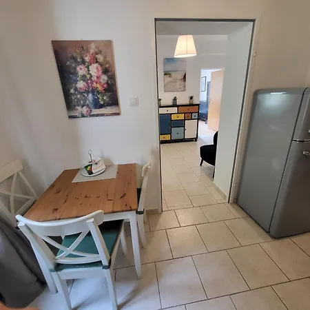 Corina In Melk! Zentrumnah!